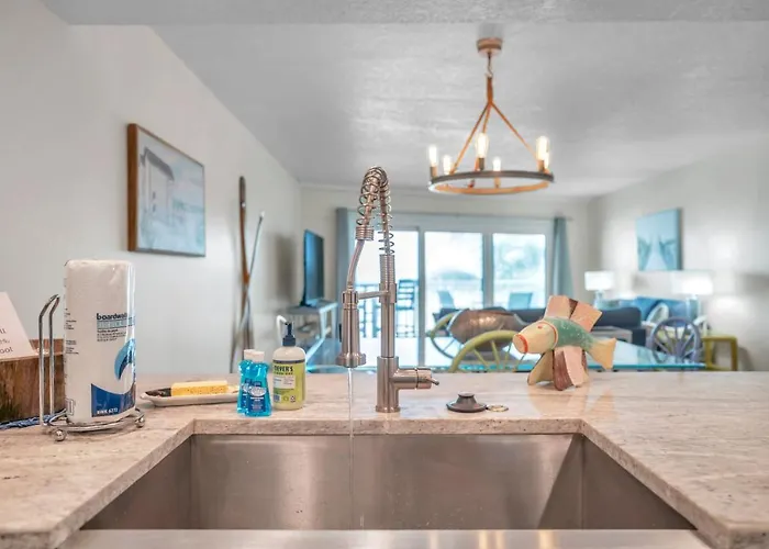Incredible Gulf Views In Updated 1 Bedroom *