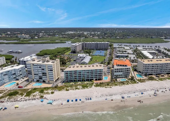 Incredible Gulf Views In Updated 1 Bedroom *