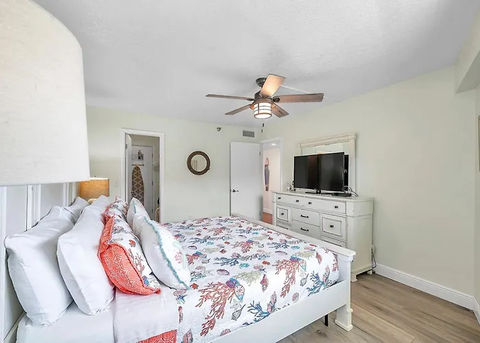 Incredible Gulf Views In Updated 1 Bedroom *