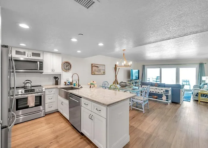 Incredible Gulf Views In Updated 1 Bedroom *